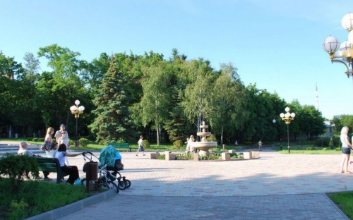 В Мариуполе определят места для сезонной торговли в парках и скверах