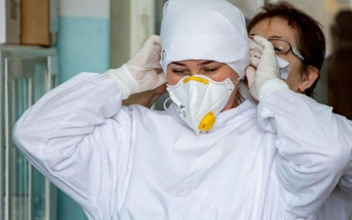 Медики Мангушского района, заболевшие COVID-19, получили по 10 тысяч гривен