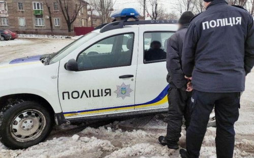 В Мариуполе ограбили пенсионерку на остановке общественного транспорта