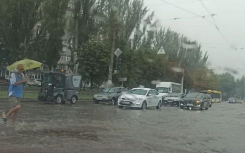 В Мариуполе из-за непогоды осложнено движение транспорта