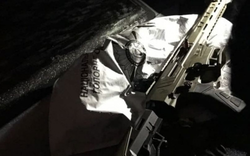 В Мариуполе во дворе жилого дома стреляли из охотничьего ружья