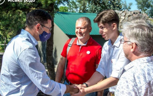 Мариуполь посетили участники кругосветки, мечтающие открыть реабилитационный центр