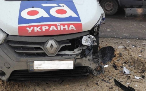 В Мариуполе «ВАЗ» въехал в «Renault» с надписью «Украина»