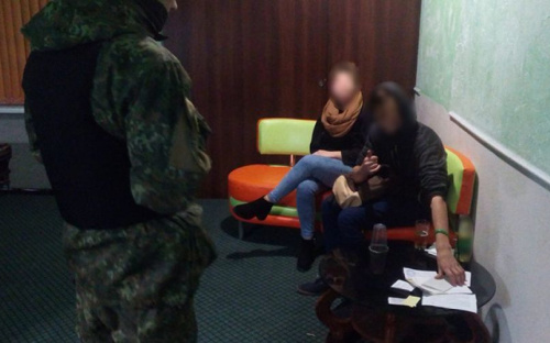 Полиция выявила нелегальный алкоголь в ночном клубе Мариуполя (ФОТОФАКТ)