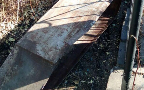 Мариупольцы пустили старые могильные надгробия и ограды на металлолом (ФОТО)