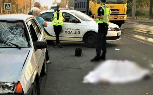 В Мариуполе женщина погибла под колесами автомобиля