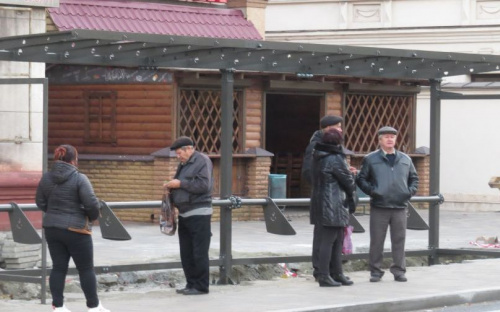 Из-за «капризов» мариупольцев прозрачный объект в центре установят за счет города (ФОТО)