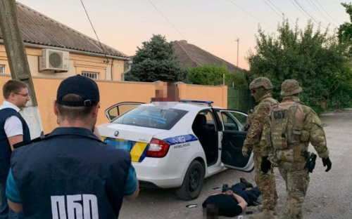 В Мариуполе арестовали полицейских, торговавших наркотиками и вымогавших дань