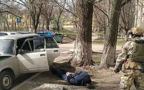 Спецназ в Мариуполе пошел на таран для задержания дуэта «сканировщиков» (ФОТО)