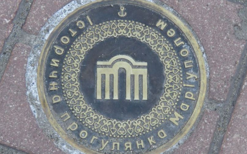 Пыточная в кальянной и тюрьма в ТРЦ: секреты Мариуполя раскрывают в экскурсиях (ФОТО)