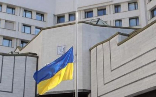 Конституционный суд заблокировал запуск новоизбранных советов в Украине. Президент созвал заседание СНБО