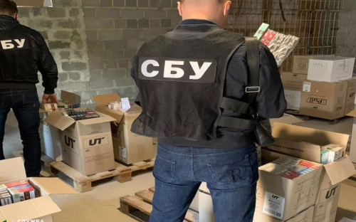 Мариупольцы сбывали контрафактные сигареты  в розницу. Изъят товар на 8 миллионов гривен