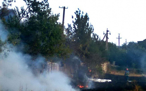 На заброшенном складе покрышек произошел пожар (ФОТОФАКТ)