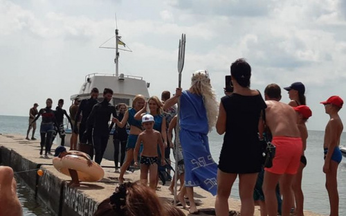 В Мариуполь на яхте приплыл Нептун (ФОТОФАКТ)