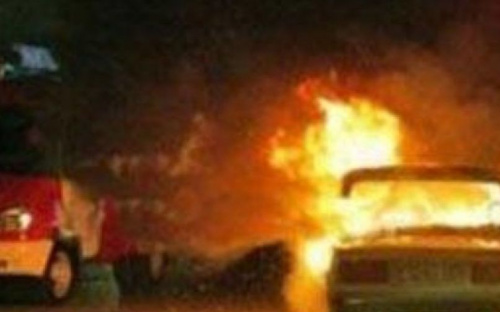 В Мариуполе ночью загорелись автомобиль и кафе