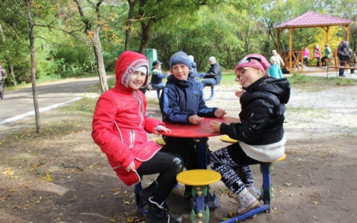 Для детей в Мариуполе открыли лечебный дендропарк 
