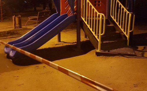 В Мариуполе запретили посещать детские площадки и аттракционы