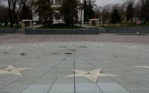 В центре Мариуполя устранили провал в танцующем фонтане (ФОТО)