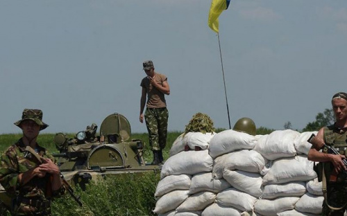 В Донбассе подорвались двое бойцов ВСУ. Боевики открыли огонь по Приазовью