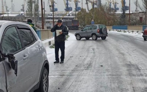 В Мариуполе столкнулись три легковушки