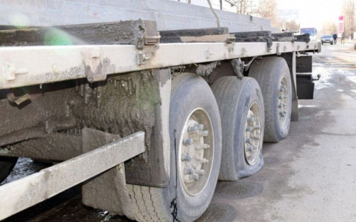 Автоматные выстрелы пресекли прорыв грузовика через блокпост в Мариуполь (ФОТО+ВИДЕО)