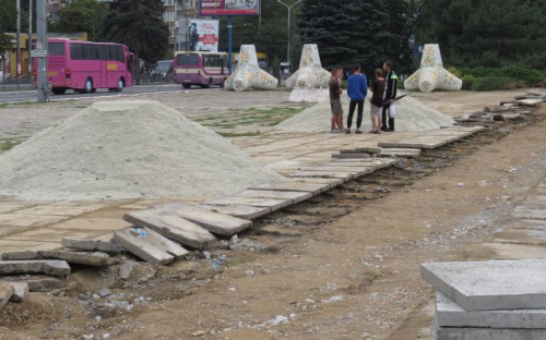 В Мариуполе начат ремонт площади Свободы (ФОТОФАКТ)