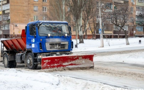 На мариупольские улицы вывели спецтехнику