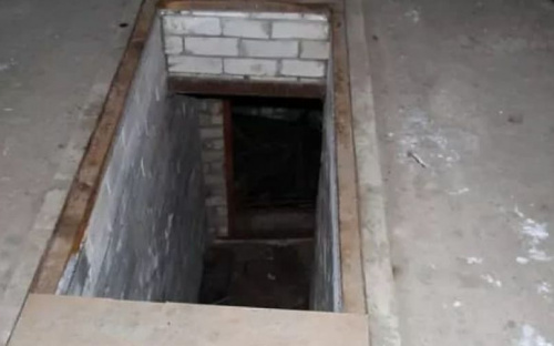 В Мариуполе мужчина упал в подвал и не смог выбраться