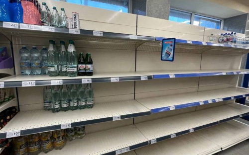 Мариупольские супермаркеты пустеют: нет воды, хлеба и макарон