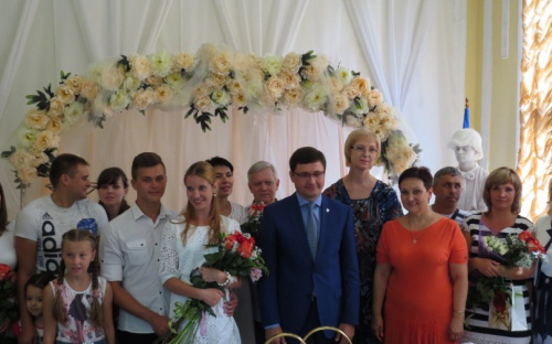 Экспресс-бракосочетание в Мариуполе почти в три раза дороже стандартной регистрации (ВИДЕО)