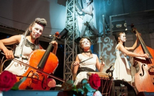 Экстравагантные «Dakh Daughters Band» планируют ошеломить Мариуполь
