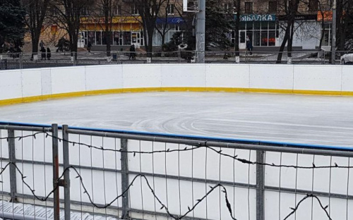 Мариупольский каток почти готов к открытию (ФОТОФАКТ)