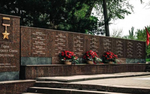 Циничное «победобесие» в Мариуполе