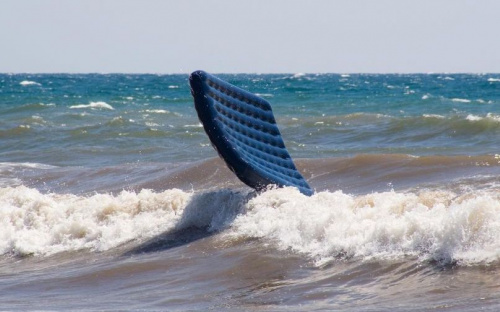 Под Мариуполем мужчину унесло в открытое море