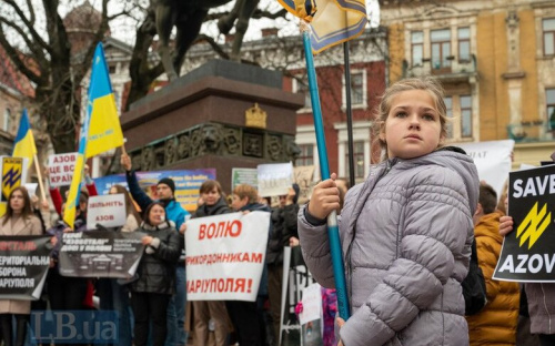 Родини захисників Маріуполя пройшли ходою Львовом