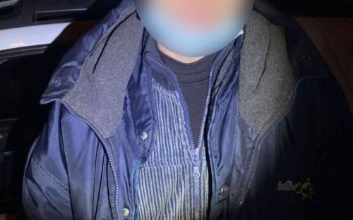 Оглядывался и нервничал: мариупольца задержали со свертком запрещенного вещества
