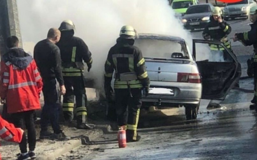 В Мариуполе на ходу загорелся автомобиль