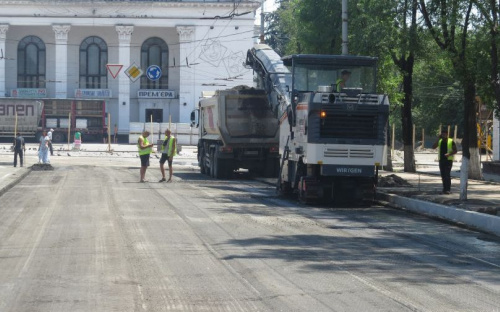 Спецфреза оголила центральный проспект Мариуполя (ФОТОФАКТ)