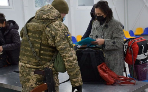 Боевики блокируют дорожные коридоры на Донбассе. Где можно пересечь линию разграничения?