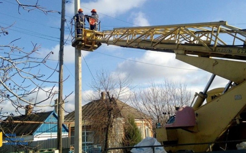Дорогу между мариупольскими Сартаной и Калиновкой осветили 110 LED-светильниками (ФОТО)