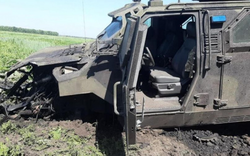 На Донбассе подорвался автомобиль ВСУ: травмировались 10 военных (ФОТО)