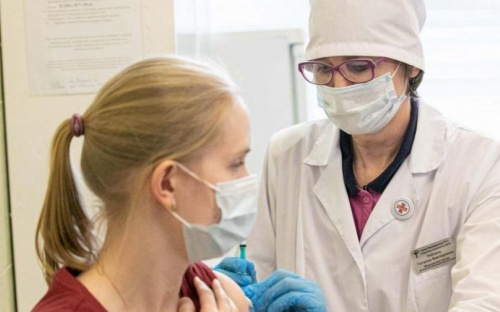 Около 10% мариупольцев привились от COVID-19. Скольких нужно вакцинировать для коллективного иммунитета?