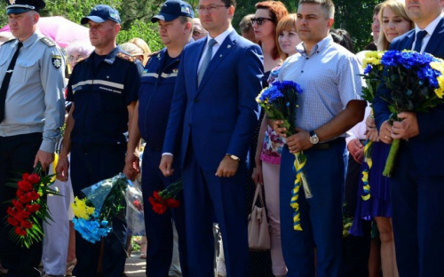 В Мариуполе состоялся мининг, посвященный Дню Конституции (ФОТО)