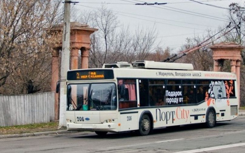 Мариупольский троллейбус № 2 «подстраивается» под пассажиров