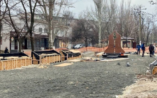 Что происходит у мариупольского памятника жертвам Чернобыльской трагедии?