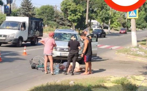 Автомобиль сбил велосипедиста на мариупольском проспекте