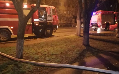 Для тушения пожара в мариупольском ресторане привлекли 19 специалистов и пять единиц техники