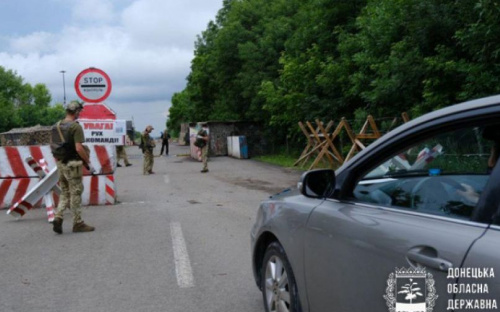 Боевики открыли КПВВ «Новотроицкое»: первые машины уже пересекли пункт (ФОТО)
