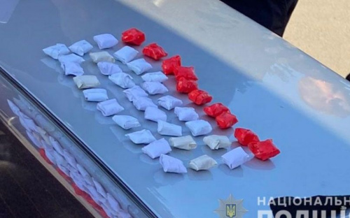 В Мариуполе наркокурьерша сбывала крупную партию амфетамина