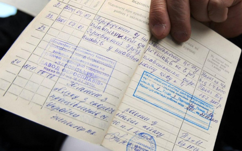 Українцям радять не зволікати з оцифруванням трудової: як подати документи онлайн